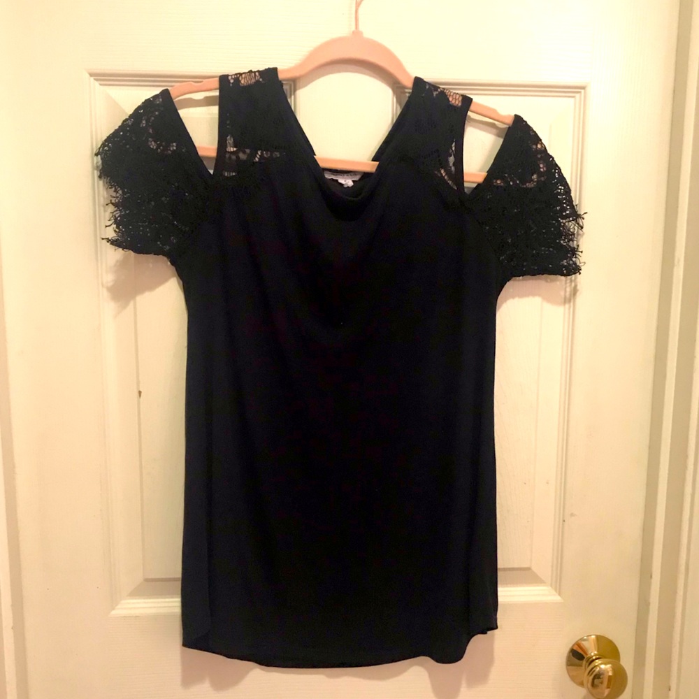 💐 Hailey & Co. Black Lace Cold Shoulder Top